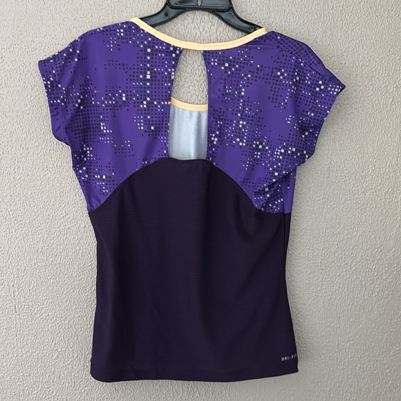 Women’s Nike Dri-Fit Active Top, Large, Keyhole Back, Purple - Picture 4 of 6